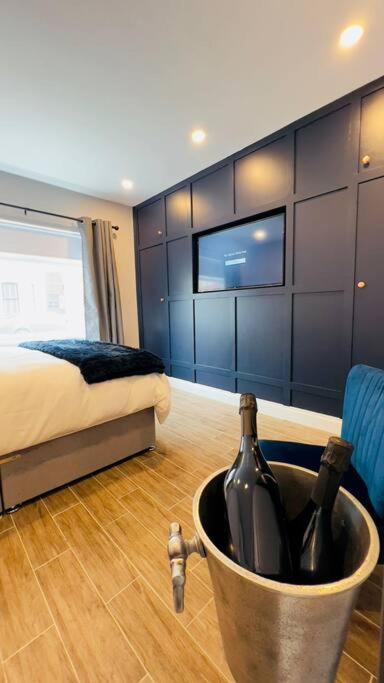 The King'S Parlour Whitehead Apartamento Exterior foto