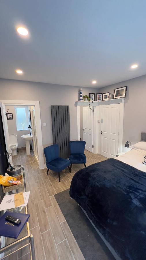 The King'S Parlour Whitehead Apartamento Exterior foto